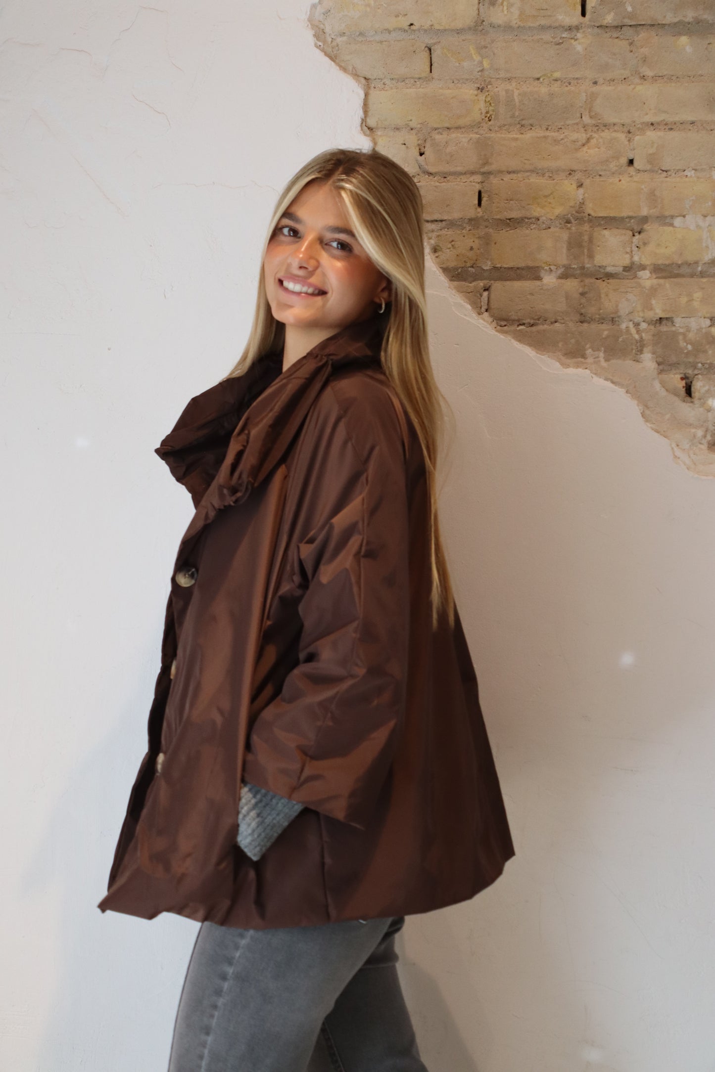 PARKA CORTA MARRÓN CHOCOLATE