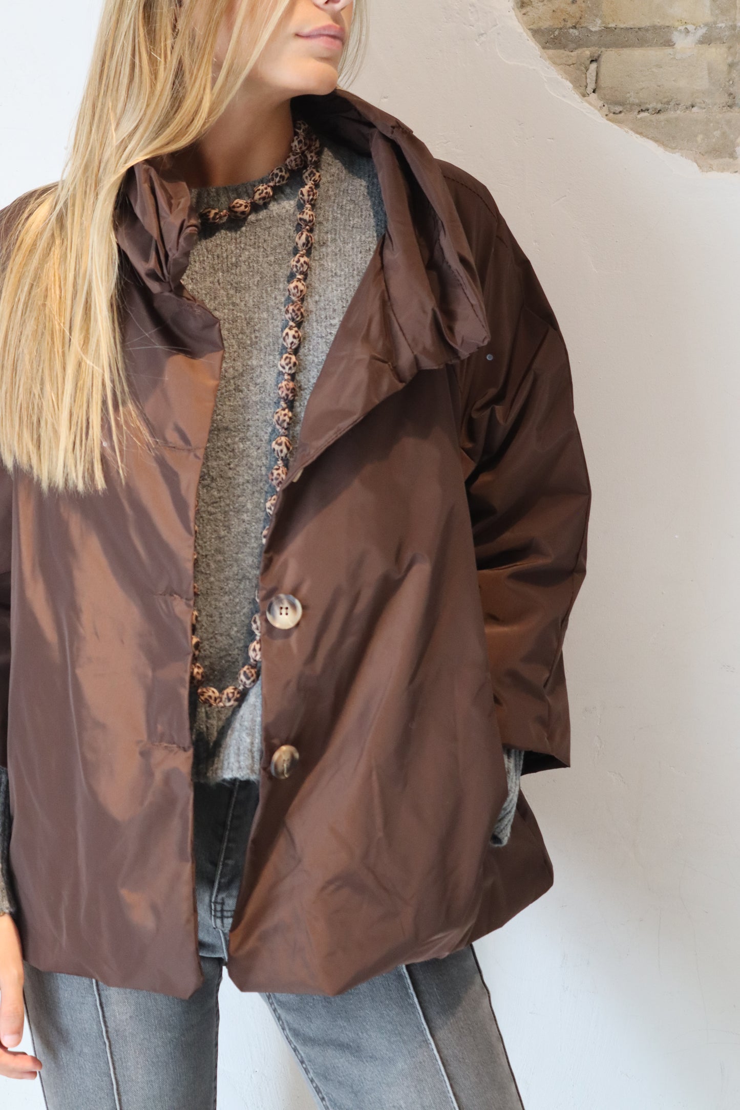 PARKA CORTA MARRÓN CHOCOLATE