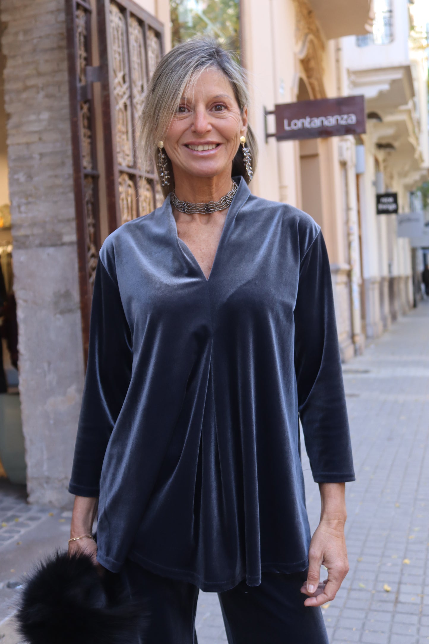 BLUSA TERCIOPELO GRIS