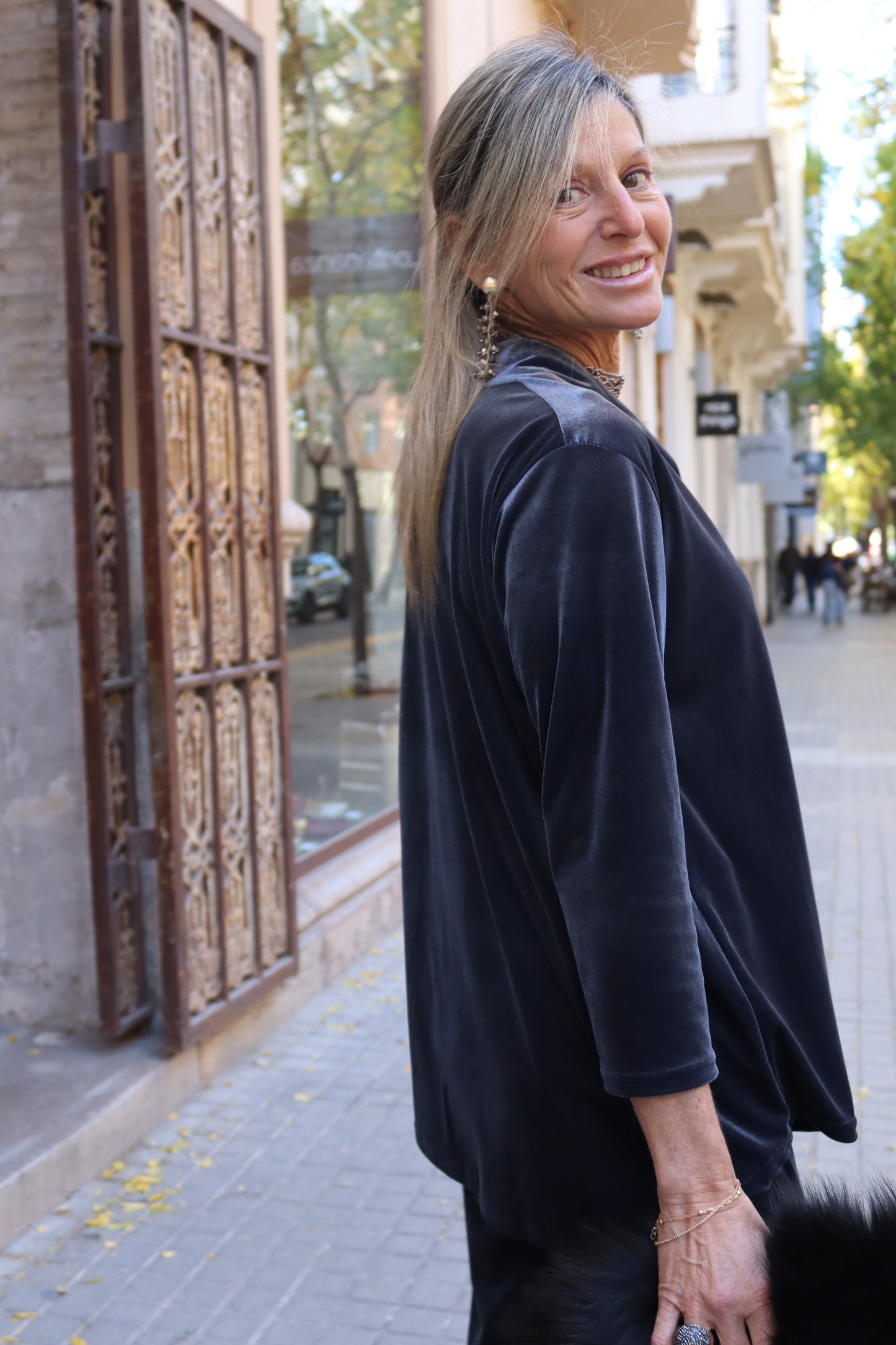 BLUSA TERCIOPELO GRIS