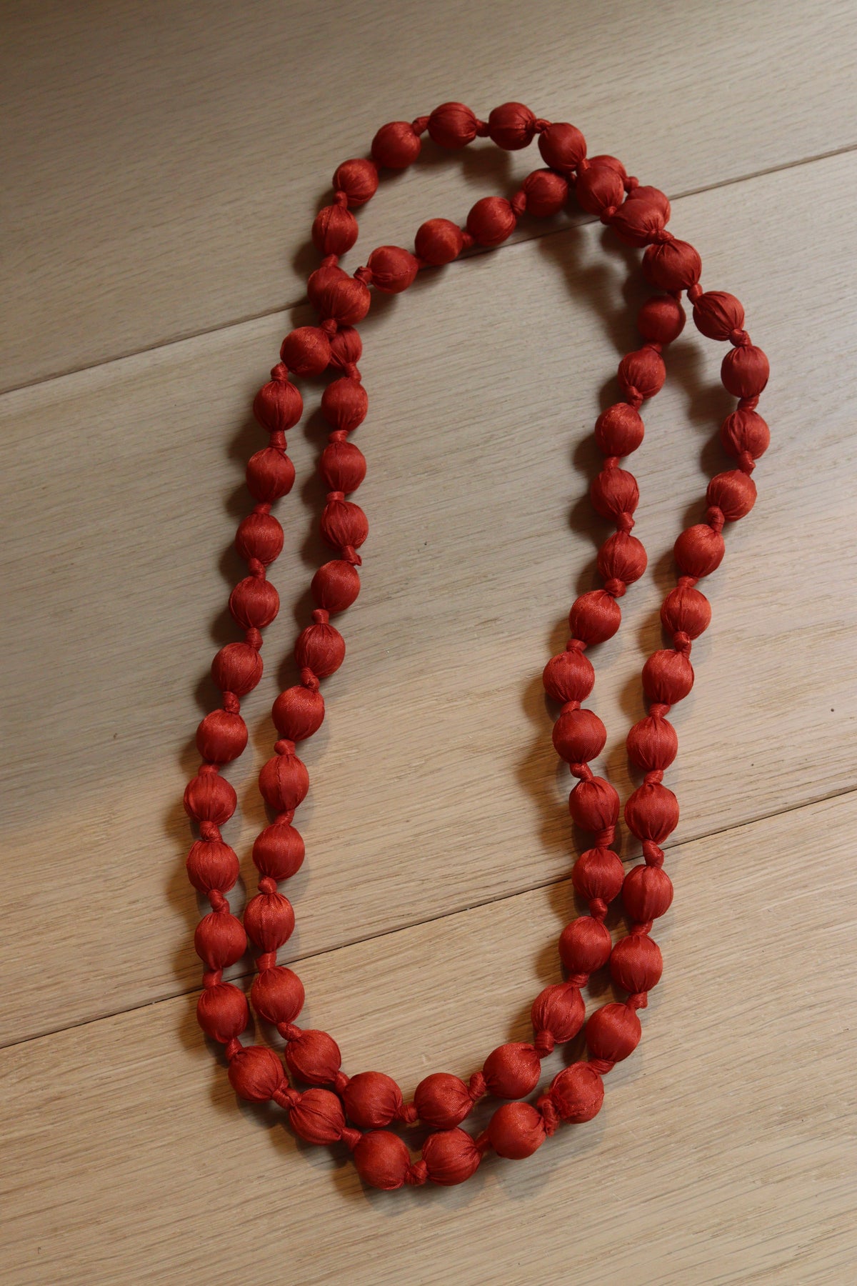 COLLAR BOLAS TEJA