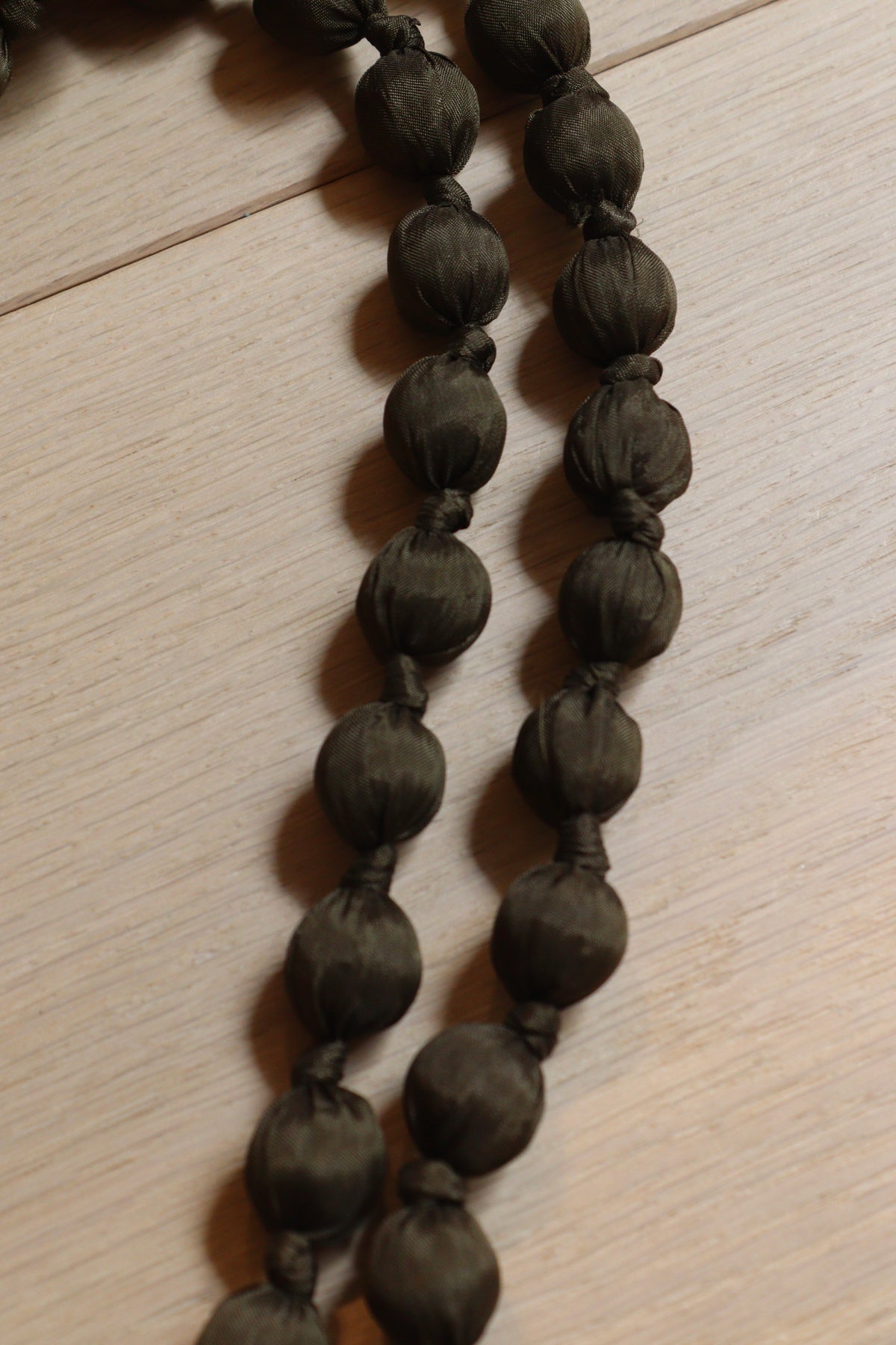 COLLAR BOLAS VERDE