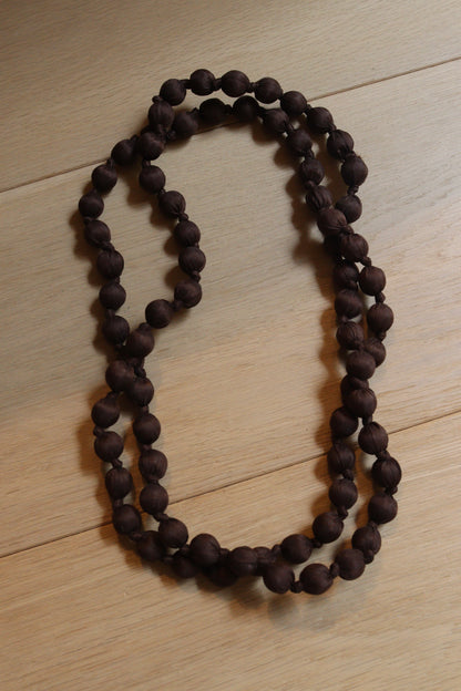 COLLAR BOLAS MARRON