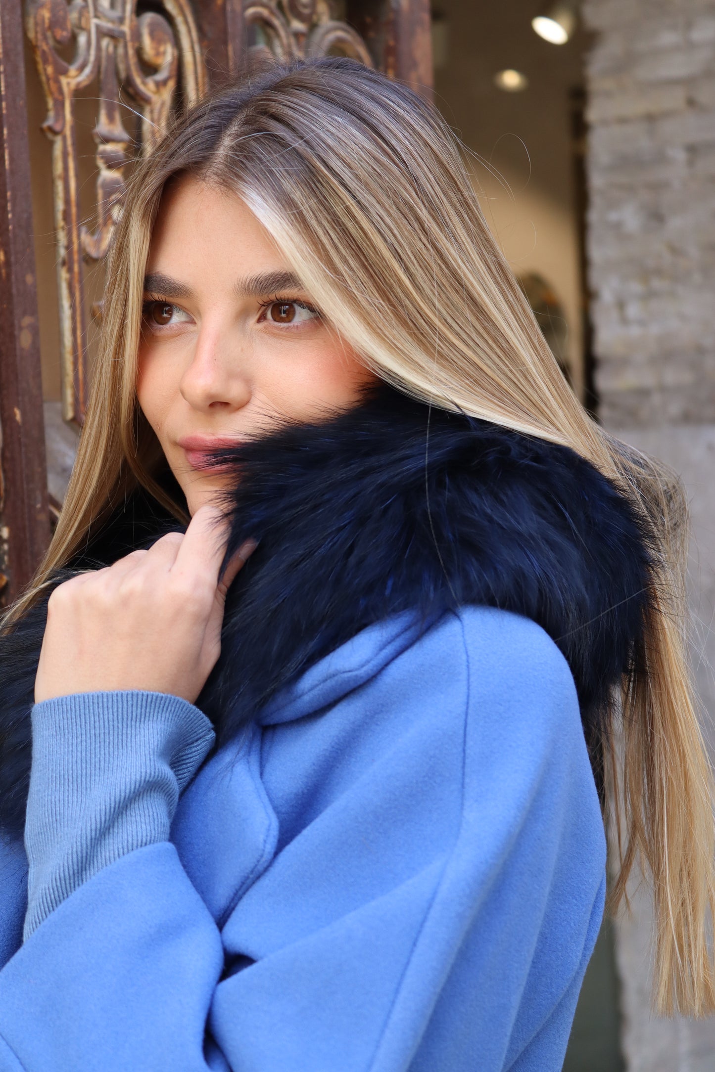 CUELLO PELO AZUL MARINO