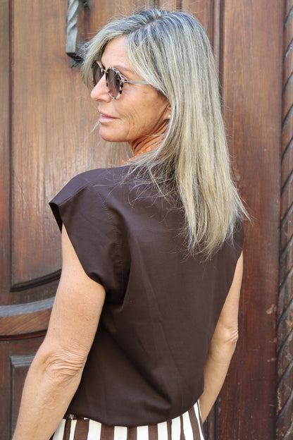 CAMISETA BÁSICA MARRÓN
