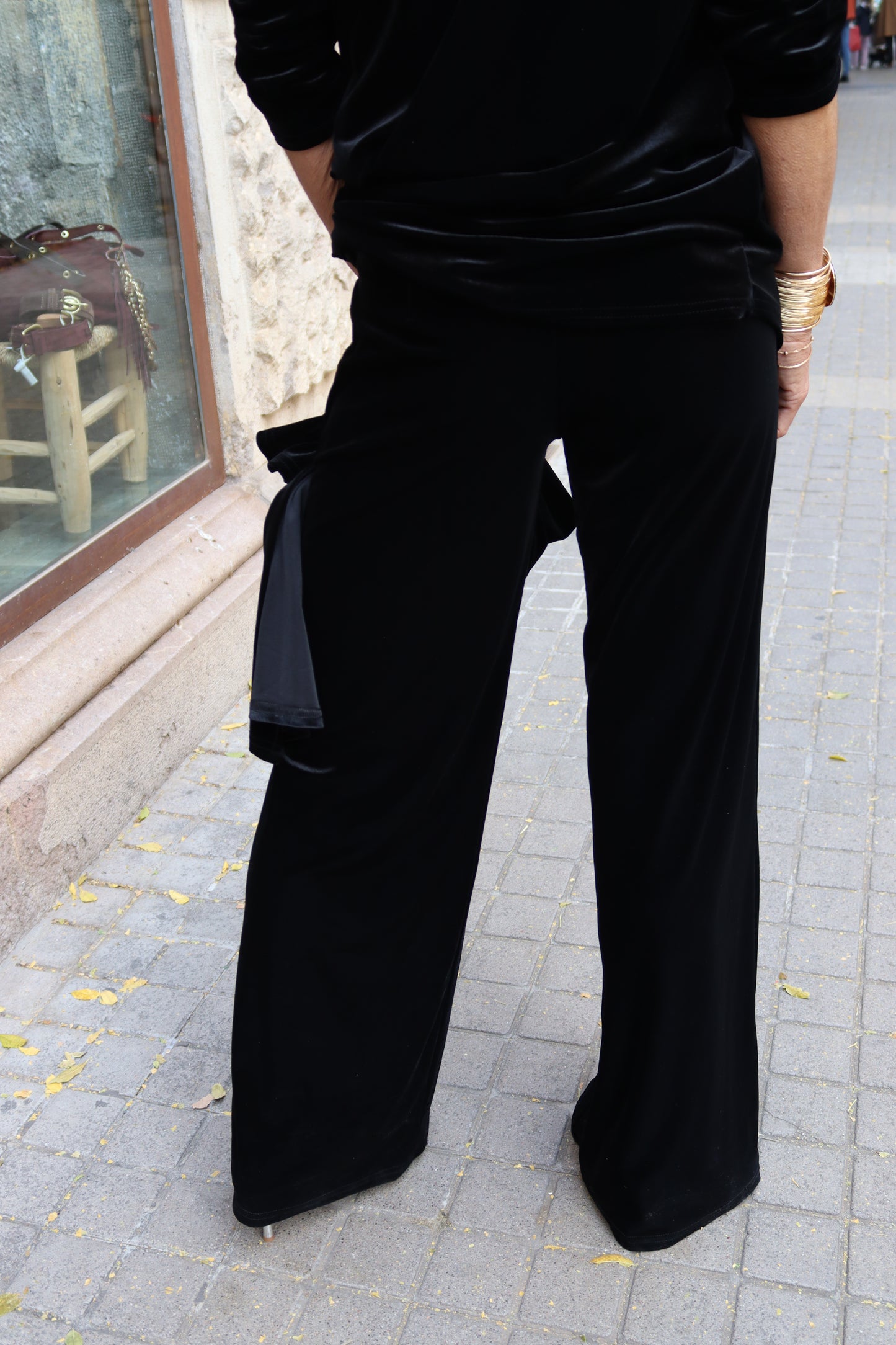 PANTALÓN RECTO TERCIOPELO NEGRO