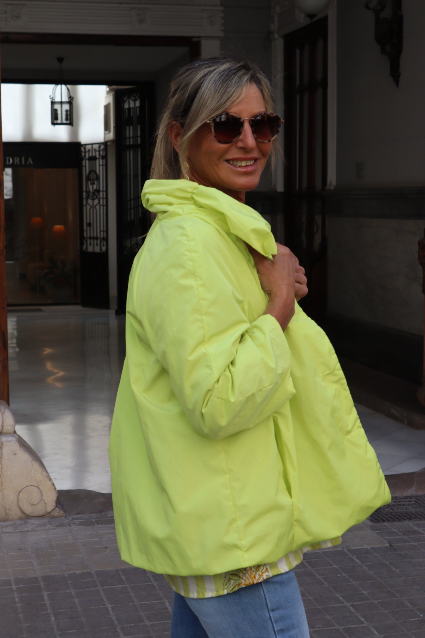 GABARDINA CORTA MERY VERDE FOSF.