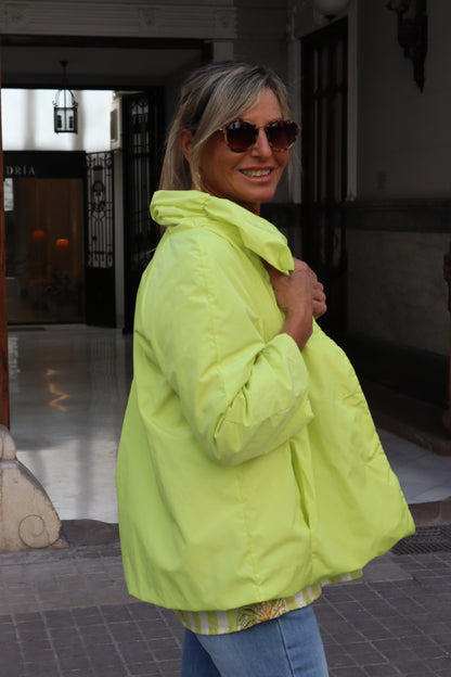 GABARDINA CORTA MERY VERDE FOSF.