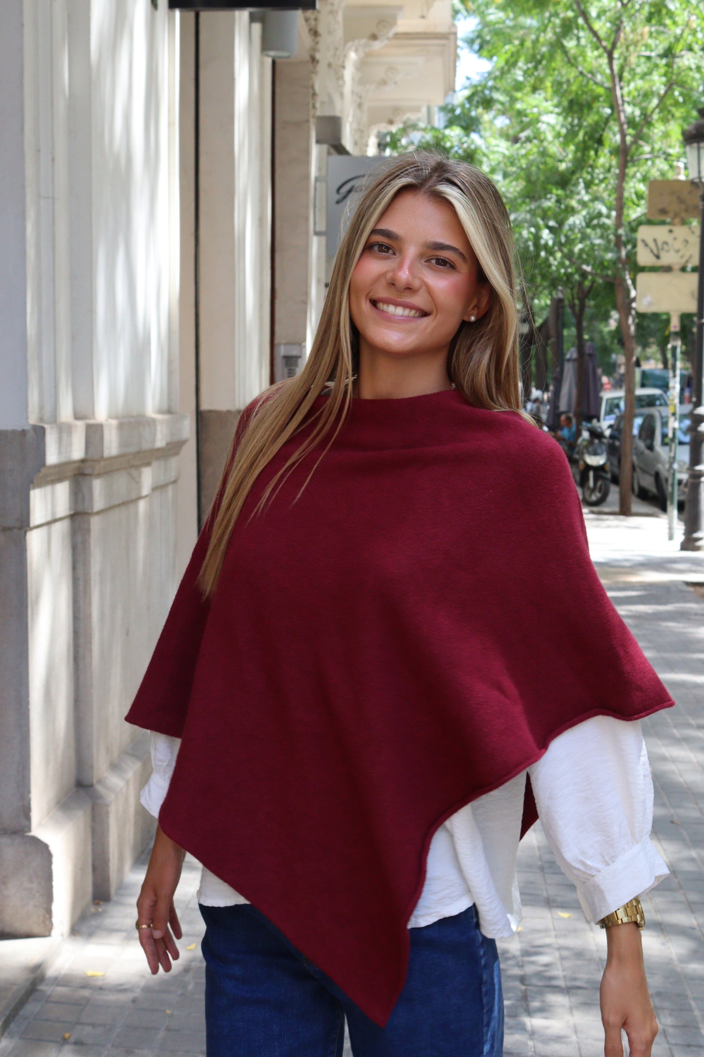PONCHO PAULA VINO