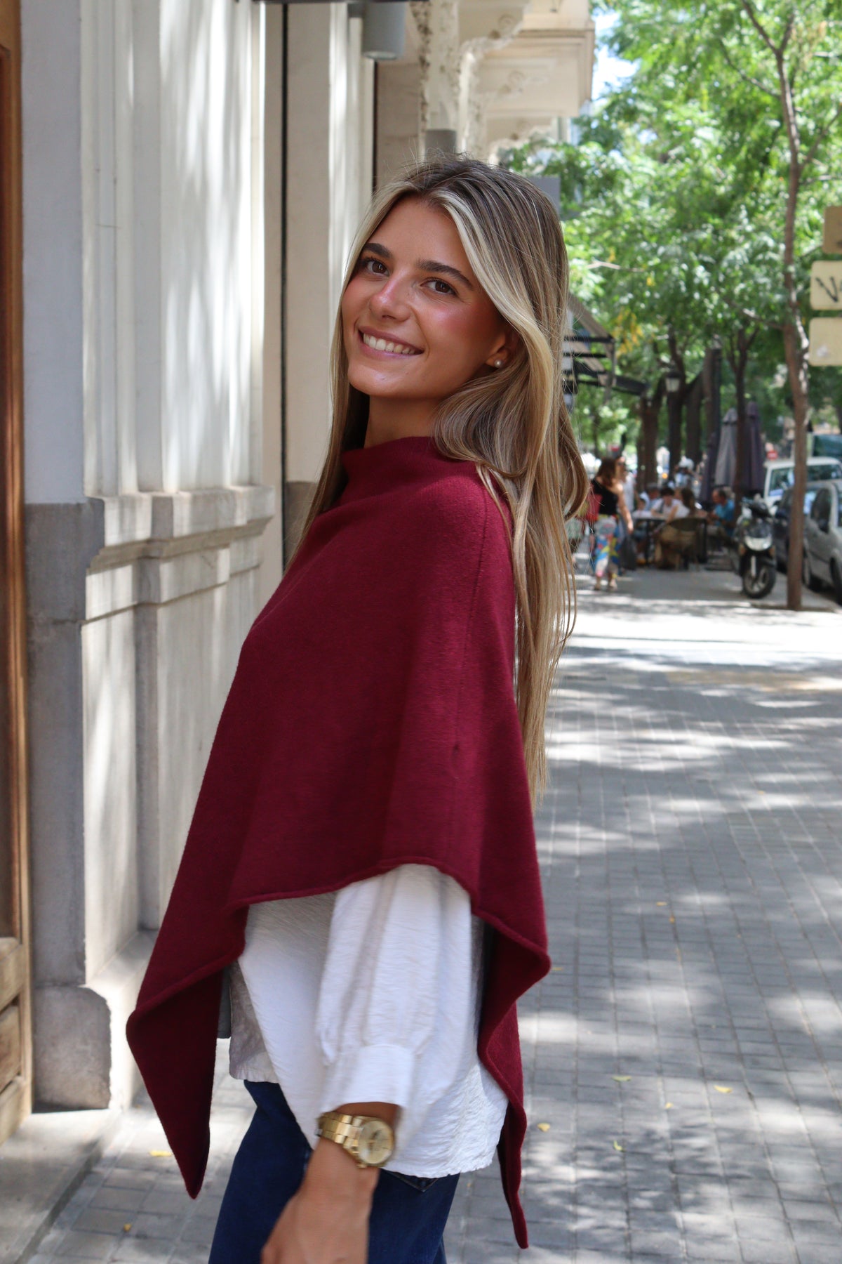 PONCHO PAULA VINO