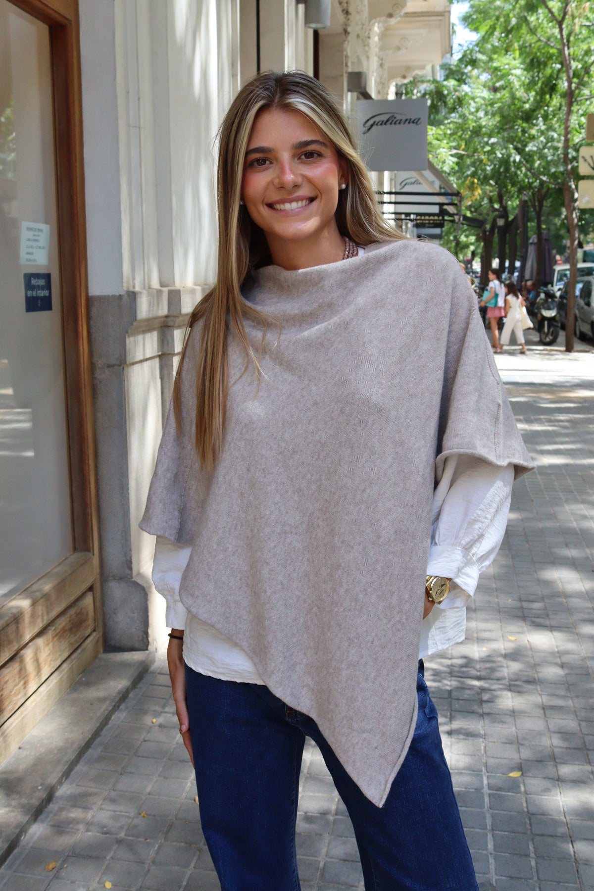 PONCHO PAULA ARENA