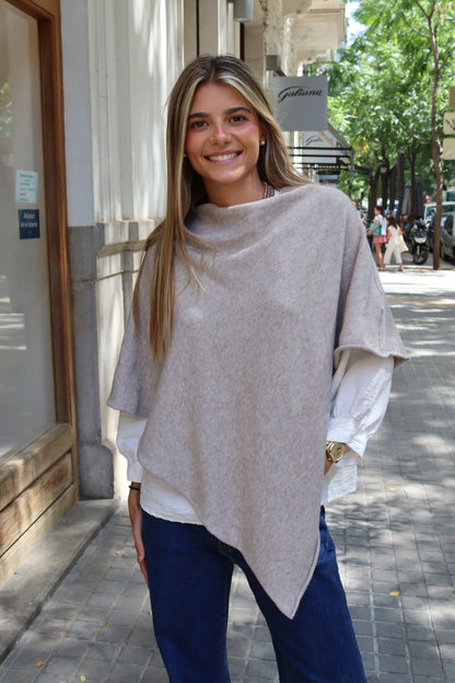 PONCHO PAULA ARENA
