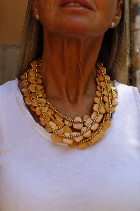 COLLAR TESA MOSTAZA
