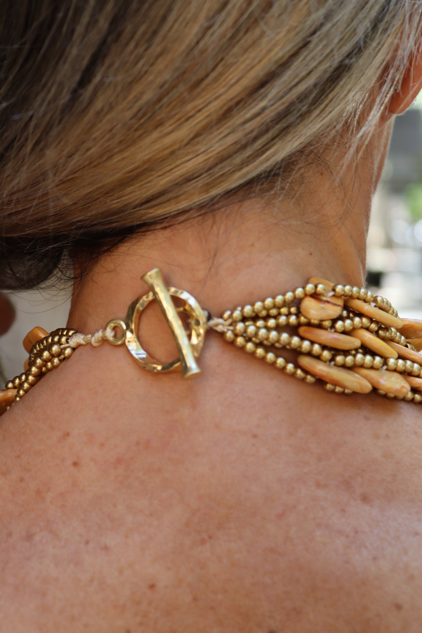 COLLAR TESA MOSTAZA