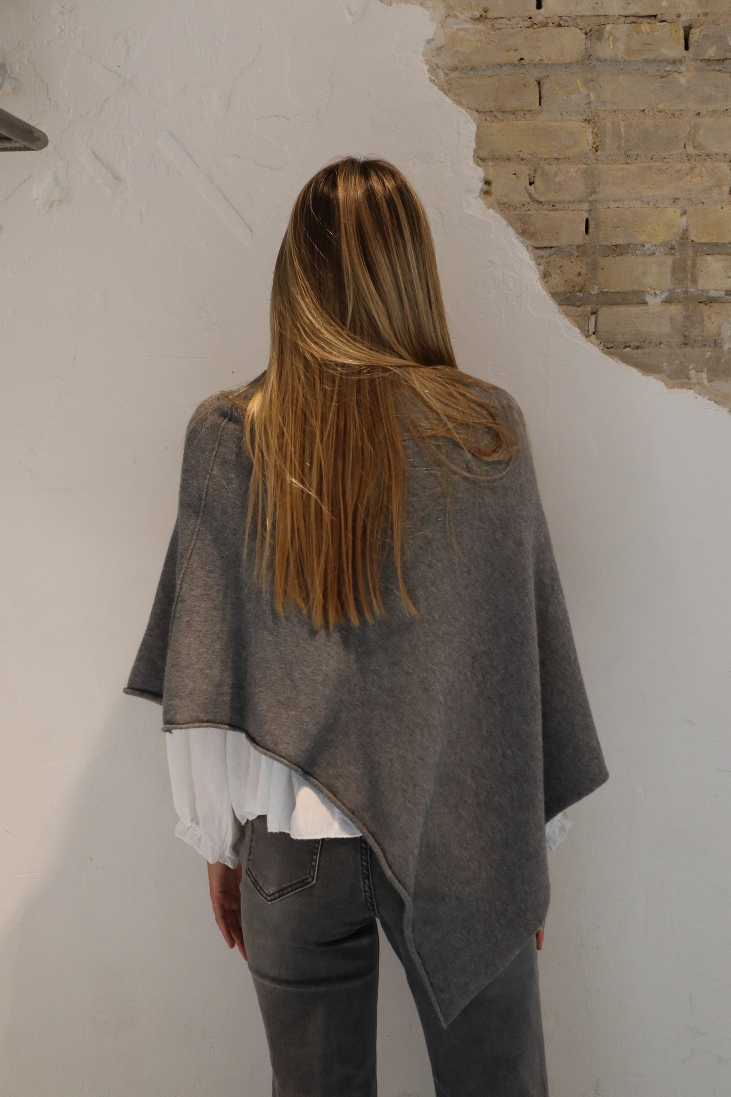 PONCHO LETI GRIS