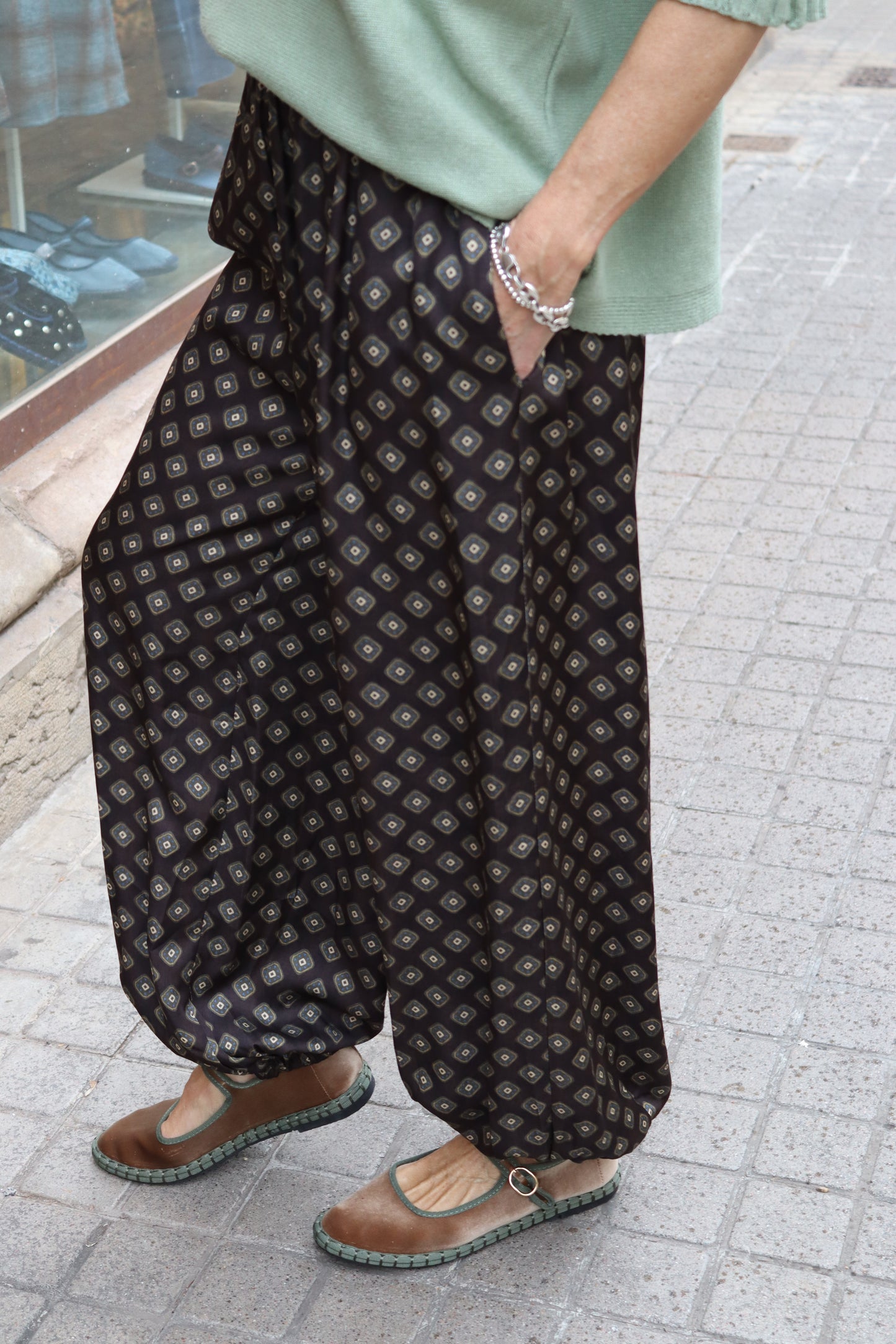 PANTALÓN BOMBACHO GRIS